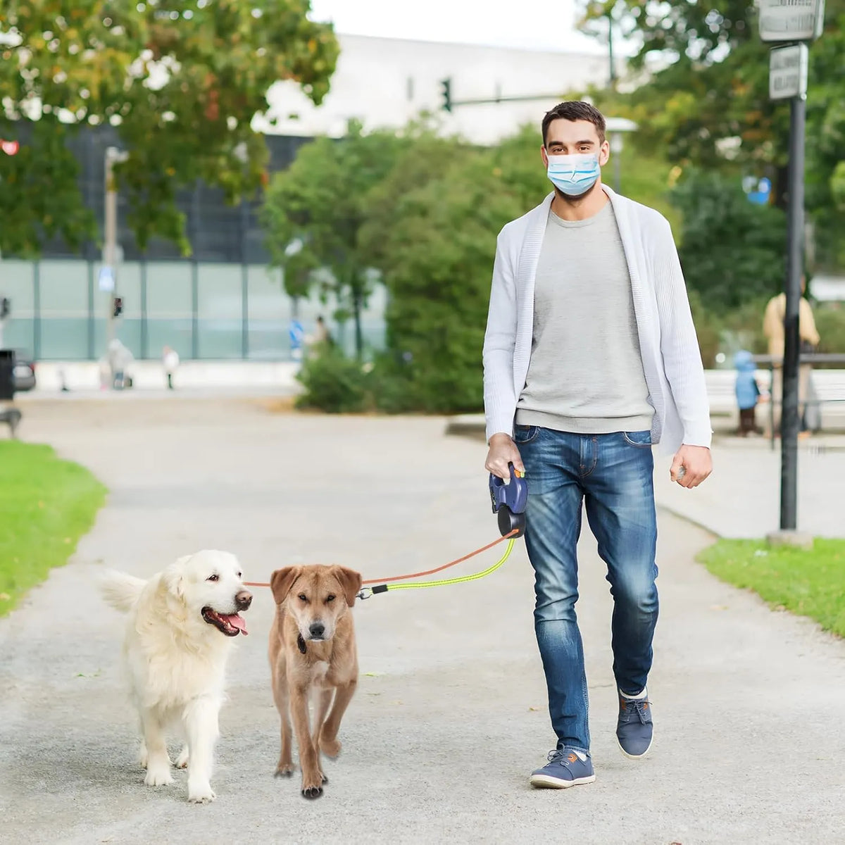 Dual Retractable Dog Leash — 360° Swivel for Two Dogs